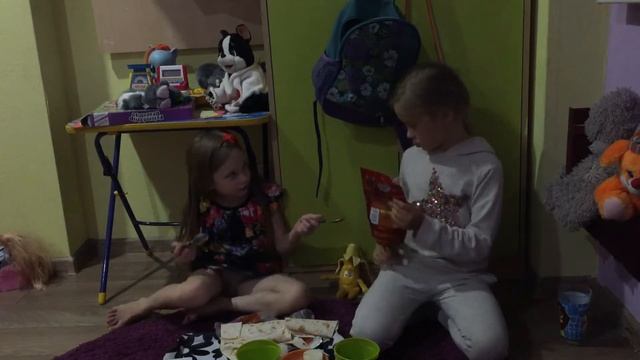 Челлендж Попробуй не запивать от Нелли и Даши