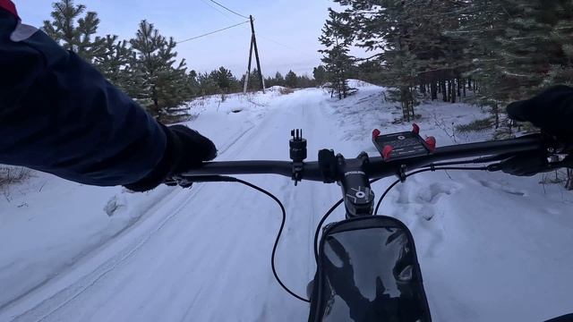 Продолжаем ехать, дальше по навигатору, через лес.