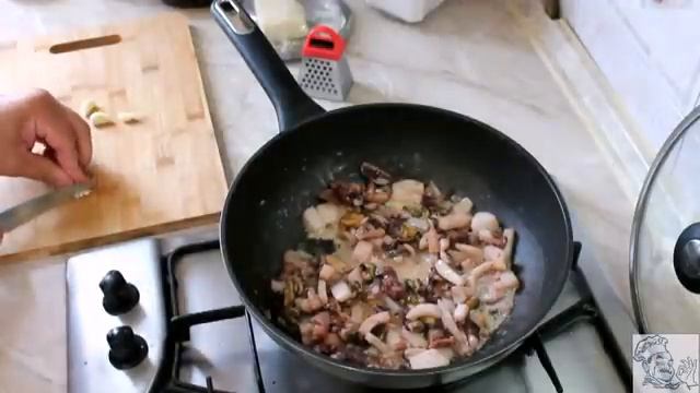 Паста с морепродуктами. ( в соусе "Альфредо")