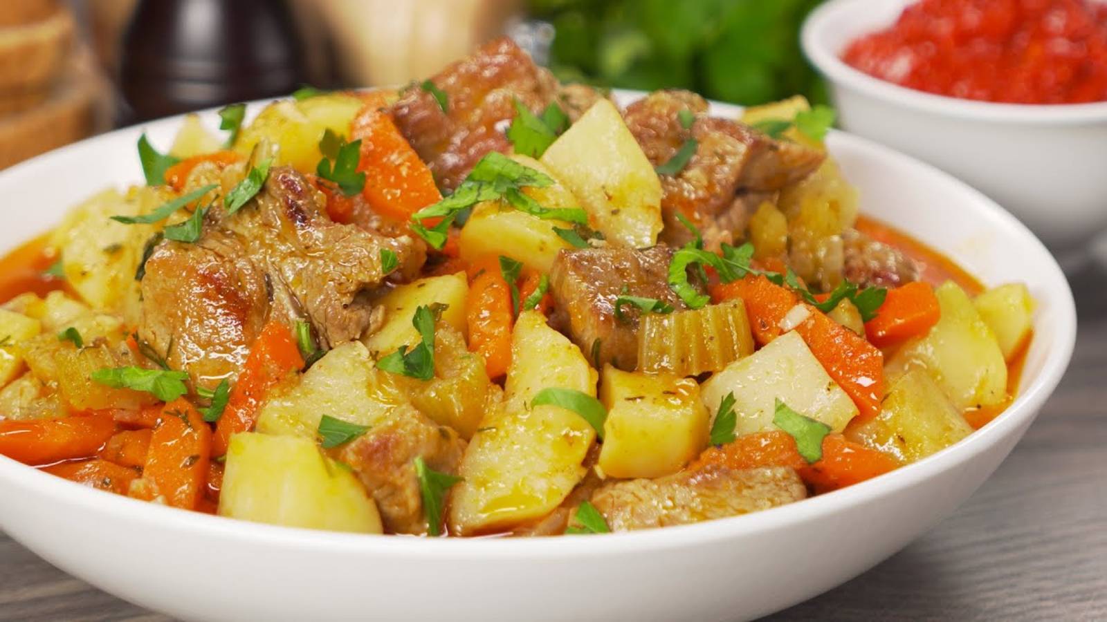 ЖАРКОЕ ИЗ СВИНИНЫ С КАРТОФЕЛЕМ. Идеальное блюдо и в праздники, и в будни.
