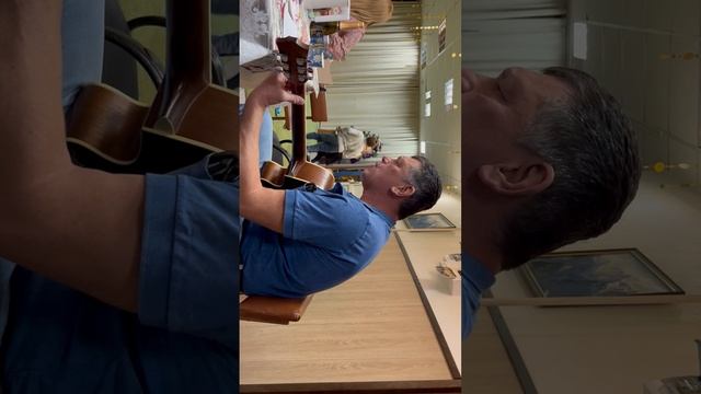Выступление члена клуба авторов "ПоЗнание" Андрея с собственными песнями под гитару