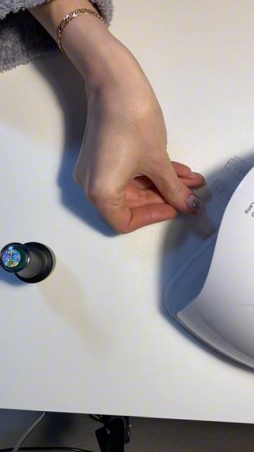 Травянисто-зеленый лак Космопрофи №208