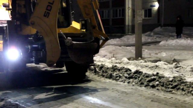 Ночью на дорогах устраняли колейность
