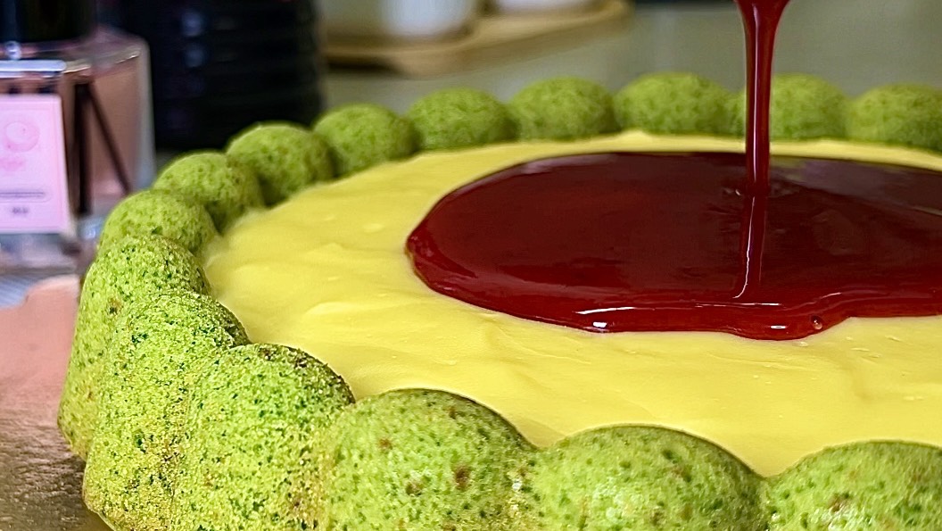 Шпинатный пирог с заварным кремом