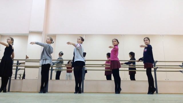 КЛАССИЧЕСКИЙ ТАНЕЦ-БАТМАН ТАНДЮ У ПАЛКИ-ШКОЛА СТУДИЯ КАЗАНЬ