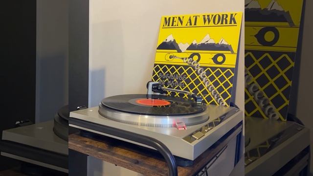 Men At Work - Who Can It Be Now (Vinyl Audio)