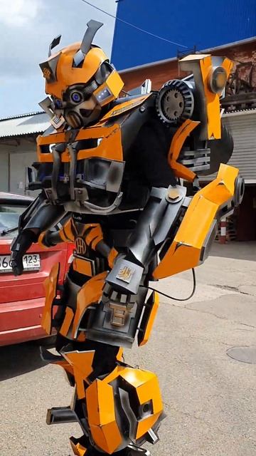 Когда-нибудь видели БАМБЛБИ в реальной жизни? #bumblebee #cosplay #transformers