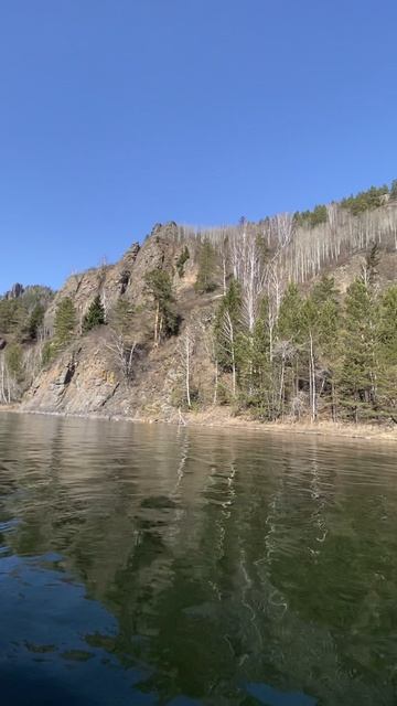 Рыбачу на Енисее с резиновой лодки