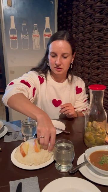 Местная хозяйка рассказала как правильно кушать главное блюдо Абхазии - мамалыгу