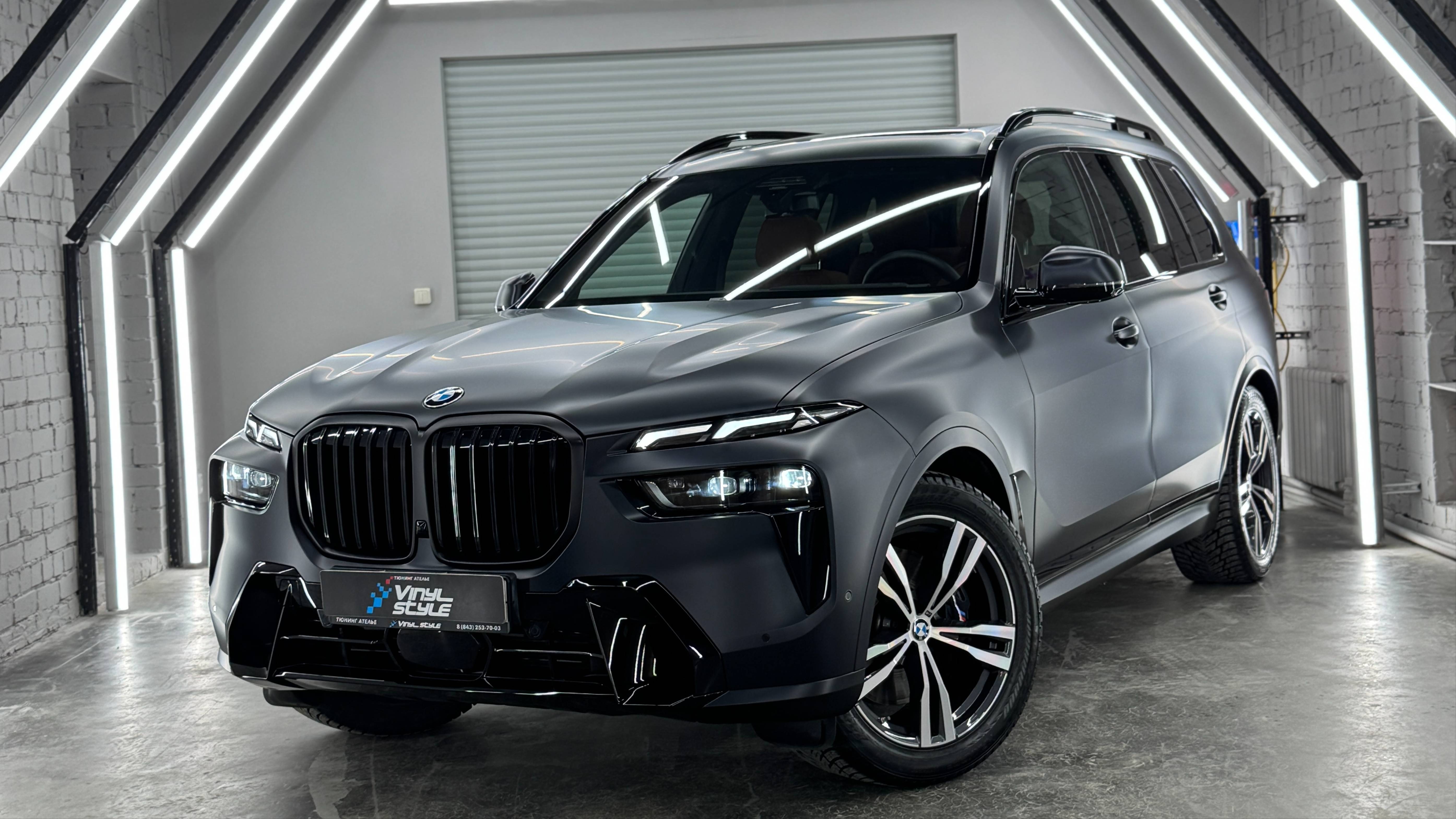 BMW X7 — бронирование кузова матовой полиуретановой пленкой и целый комплекс услуг