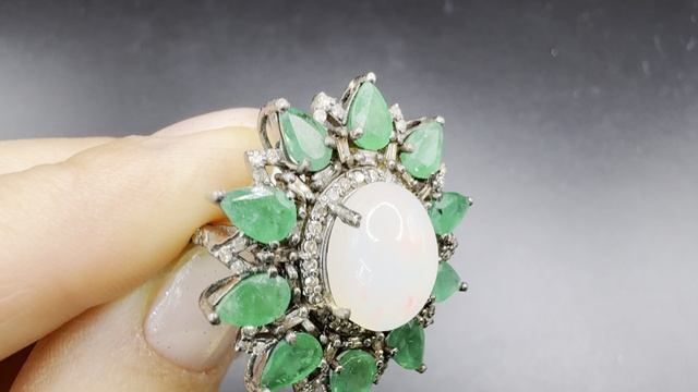 Кольцо с опалом, изумрудами и бриллиантами Размер 16 ХХХ004