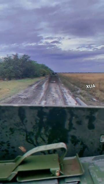 Колонна ВСУ на YPR-765 проезжает мимо разгромленной колонны из трёх таких же YPR-765, 09.2022