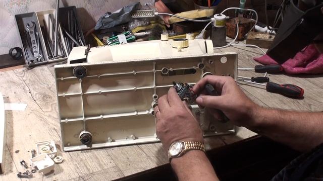 Butterfly JG 6001. Китайская бытовая машина с ротационным промышленным челночным.