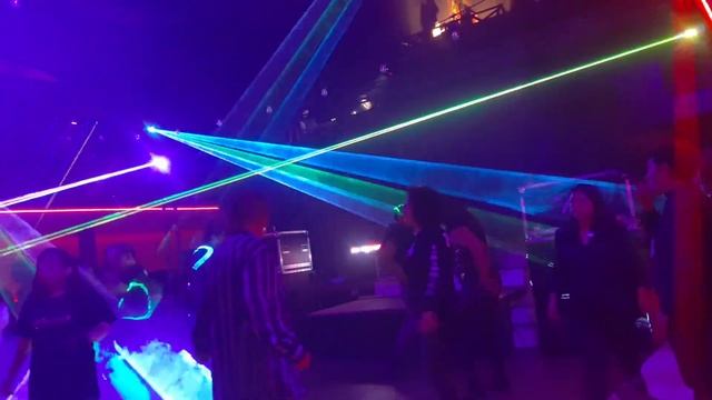 Dj Gilbert -Amadeuz- salón azul y rosa 20-05-23