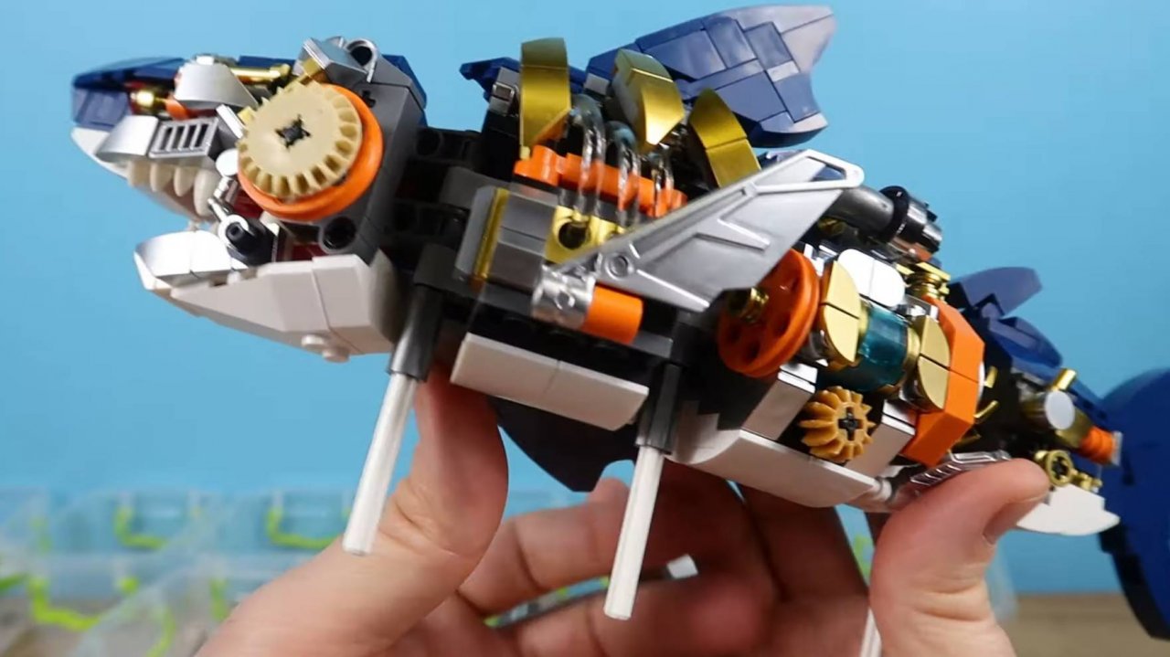 Alex Boyko! Собрал подвижную Акулу робот из китайского LEGO!