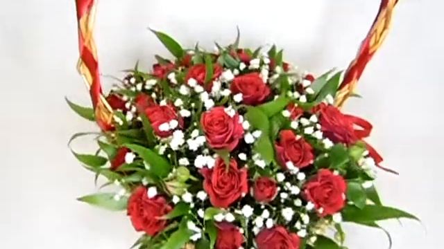 Корзина с кустовыми розами