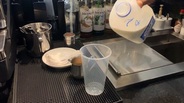 Cafe Vlog EP.949 | Iced Caffe Latte | How to make coffee drinks | Coffee Recipe