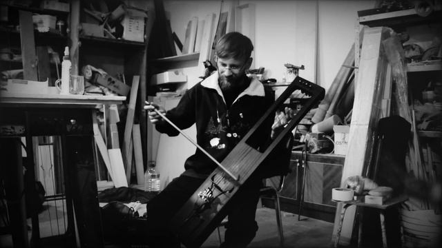 Bass Tagelharpa / Song: The woman in red