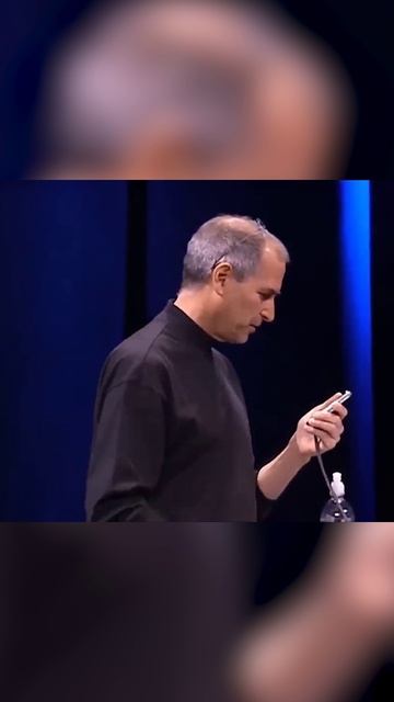 Стив Джобс представляет вид со спутника на первом iPhone (2007)
