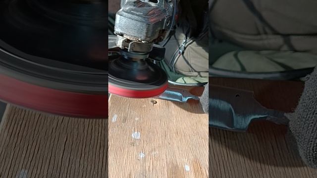 Удаляю глубокие риски после шлифовального круга.