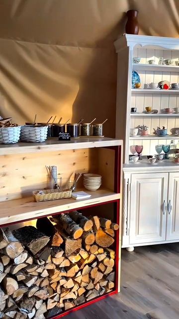 Атмосфера тепла и уюта.
Gregory Alan Isakov - sweet heat lighting