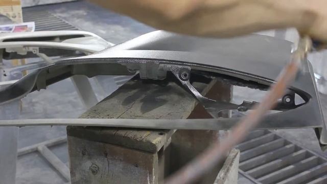 Покраска пластика и перетяжка двери - ремонт салона автомобиля после дтп