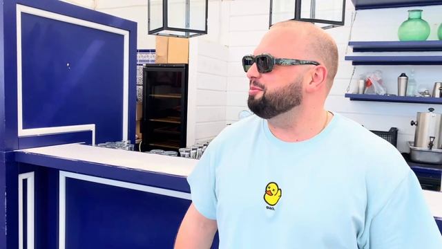 Едем в элитный клуб, где дети считают Porsche перед сном. Везем в аренду звук и свет