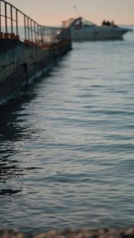 День 459 закаливания! 🌊 Купался днём в Сочи, вода 11,3°C. Солнце нагрело камушки