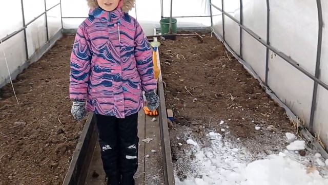 Снег  в теплицу