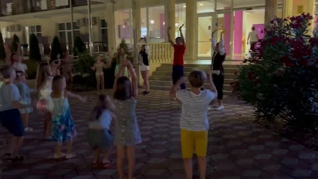 Dance cross на острове Кокос   анимация в отеле РЕВЮ