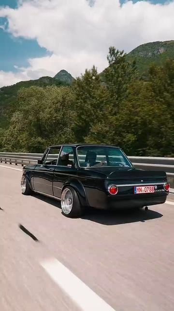 BMW 2002 самая красивая в семействе