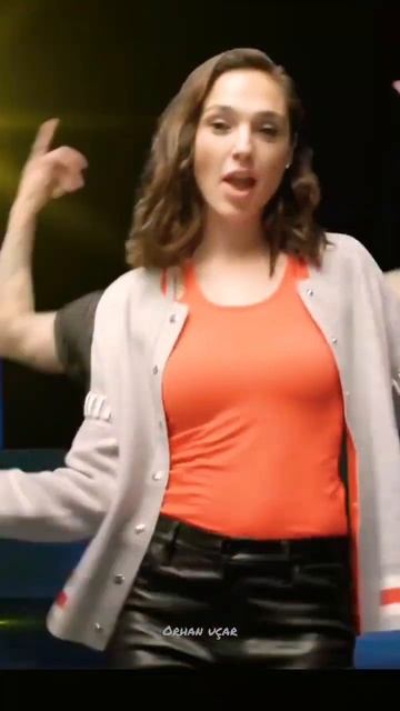 Gal Gadot dance