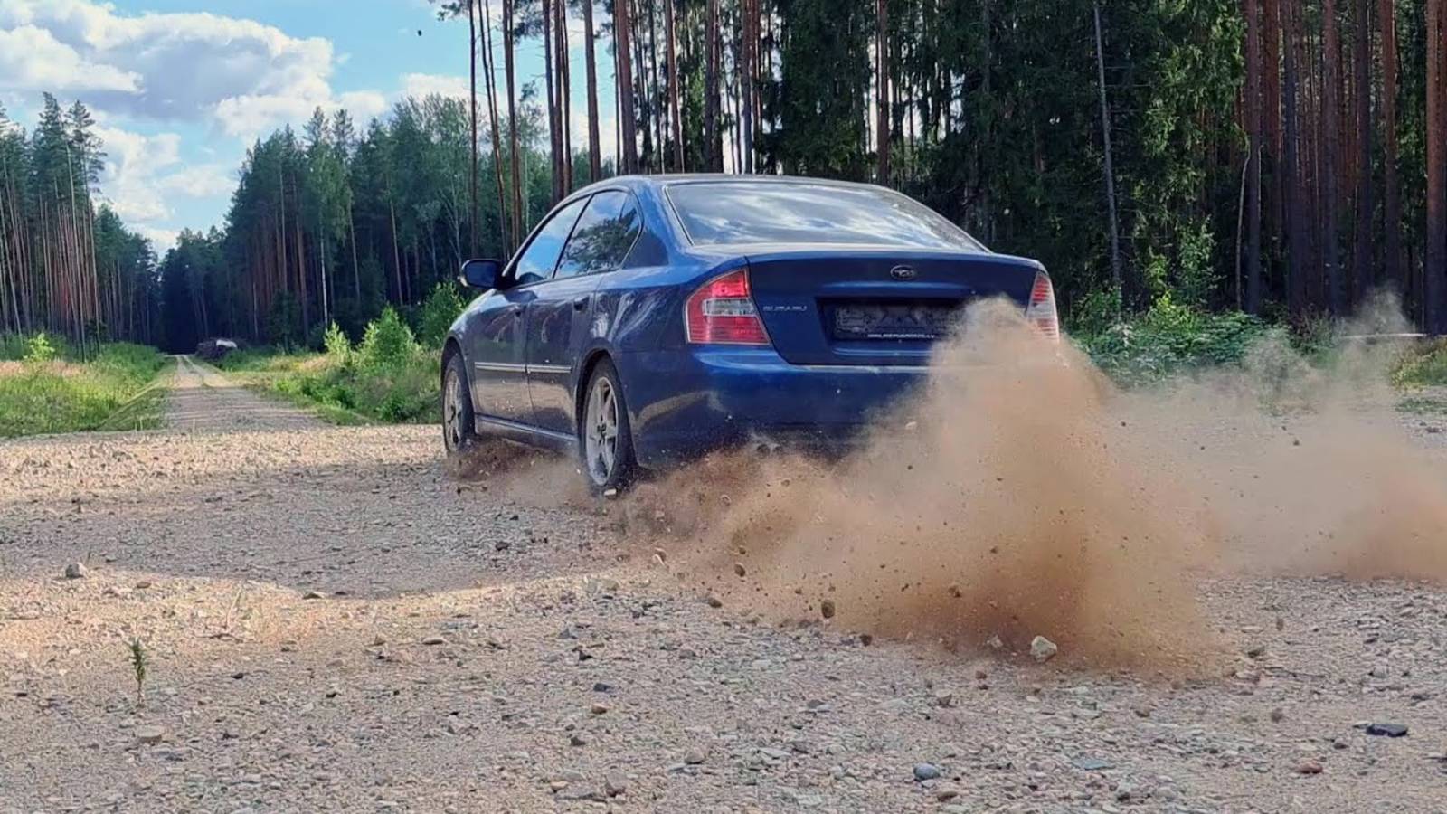 Первая неудачная попытка дрифта на Субаре в стоке