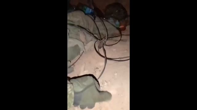 Обзор блиндажа в опорнике хохлов, глазами наших штурмов, закрепившихся на нем после зачистки. В н...