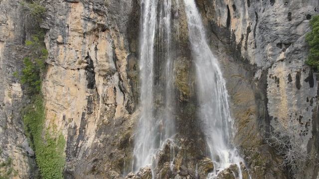 Гора с водопадом.