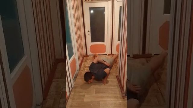 Владимир Буланин ОТЖИМАНИЯ ОТ ПОЛА НА ОДНОЙ РУКЕ