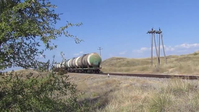 ЧМЭ3-6629 с маленьким грузовым поездом