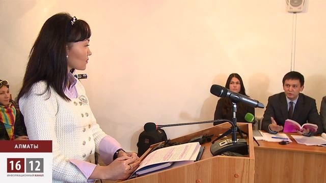 Поцелуй классиков стал неэтичной рекламой / 1612