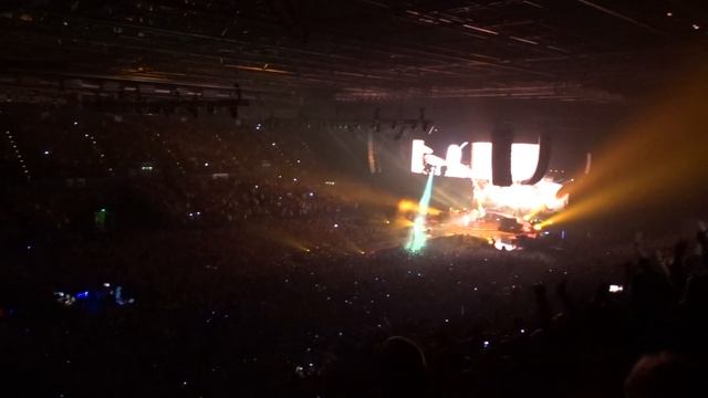 QUEEN & ADAM LAMBERT LIVE IN BIRMINGHAM - FINALE - WE WILL ROCK YOU & WE ARE THE CHAMPIONS