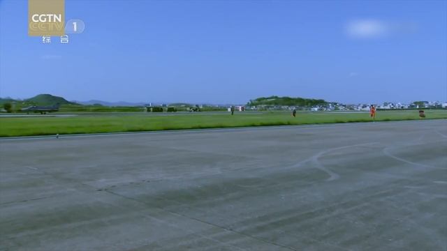 Jet-heeled Chinese man outpaces fighter aircraft