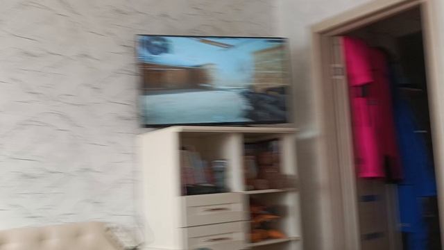 просто смотрю мувик и там на колени на колени