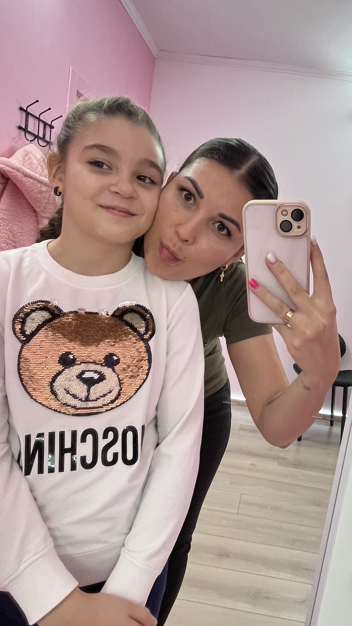 Закрываем с дочкой тренды 🧨