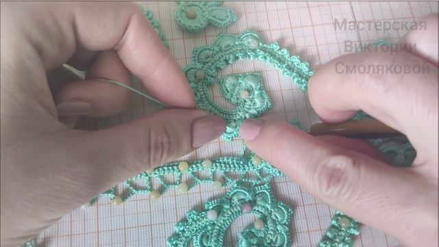 1. Первый ритмичный ряд сеточки по горловине