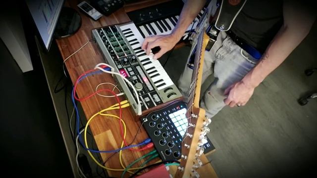 Dawless jam with Circuit Tracks, Guitar loops, Microkorg