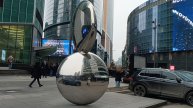 Прогулки по Москве. Прогулка между зданий и арт объектов Москва Сити.