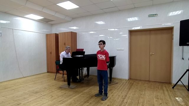 Переводной экзамен по сольному пению сдаёт ученик 2 класса детской школы искусств Арсений Кодиров.