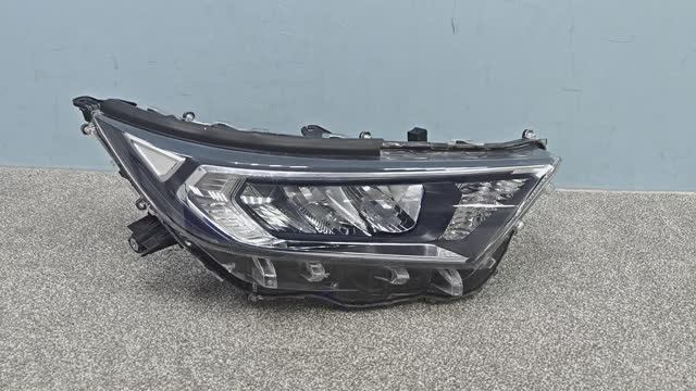 MAL11112405 ФАРА ПРАВАЯ TOYOTA RAV4 XA50 2018+ Б/У 8114542842