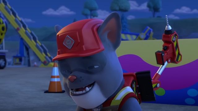 Rubble помогает Чарджеру подготовиться ко сну! Щенячий патруль