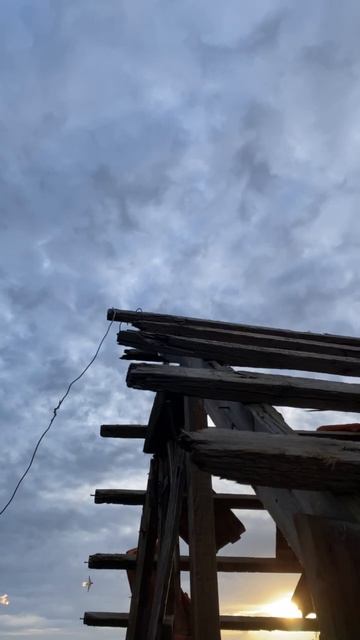 Если прилетели грачи,значит надо вперед. Это уже тыл))