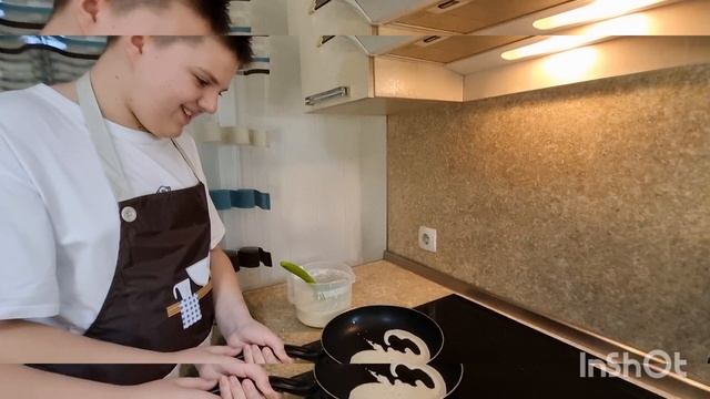 Блины на кипятке. Андрей печёт в первый раз.